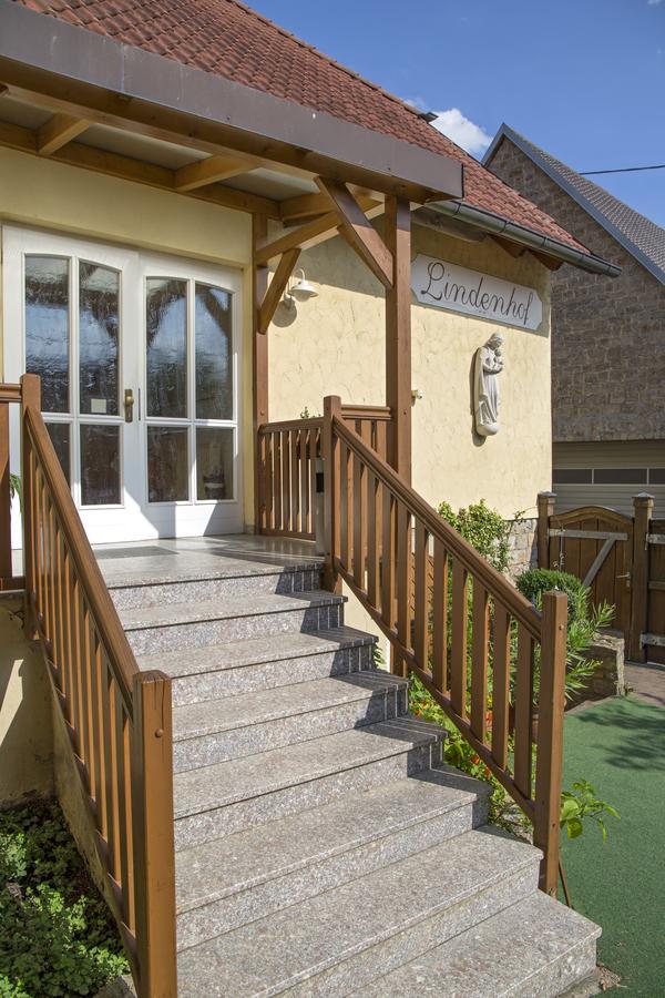 Hotel Zur Linde Gaedheim Экстерьер фото