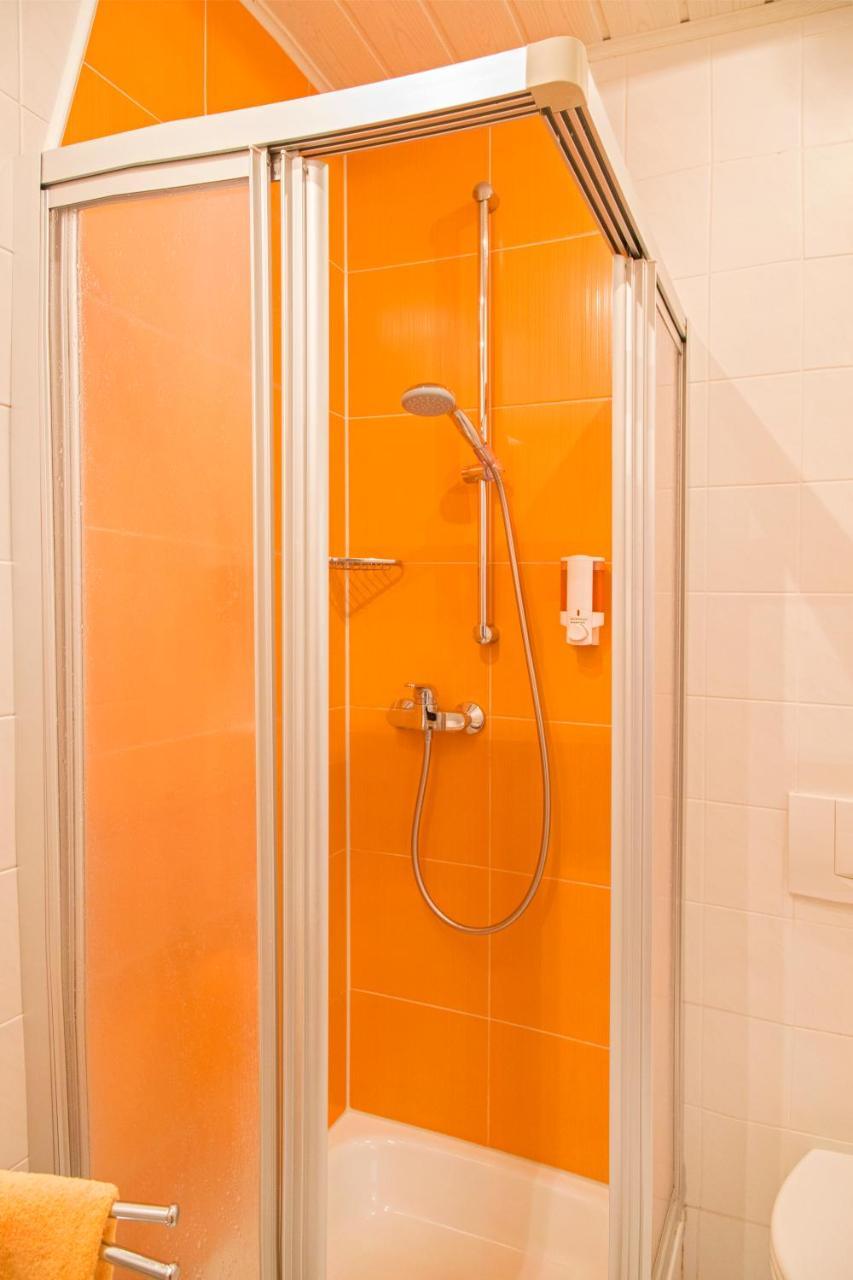 Hotel Zur Linde Gaedheim Экстерьер фото